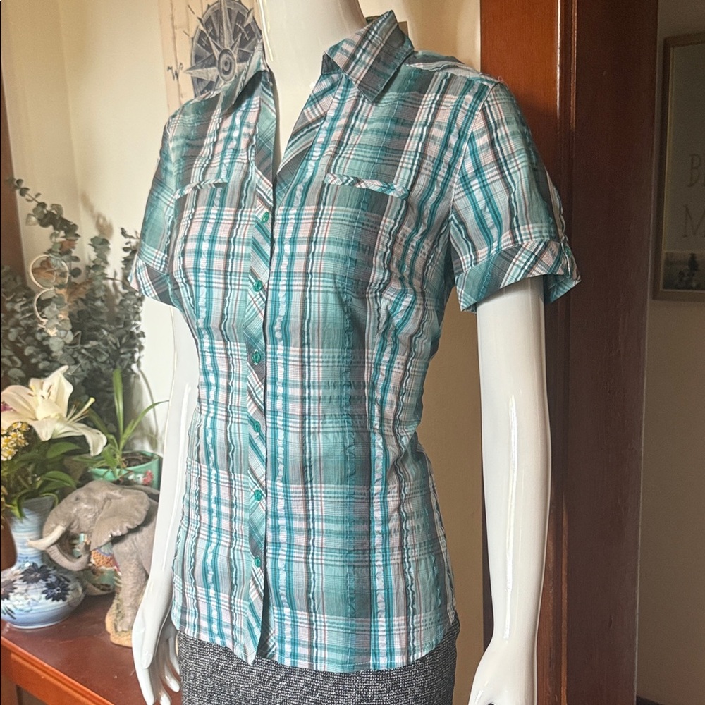 NWT northern reflections size small Plaid Button-Up Women's Top